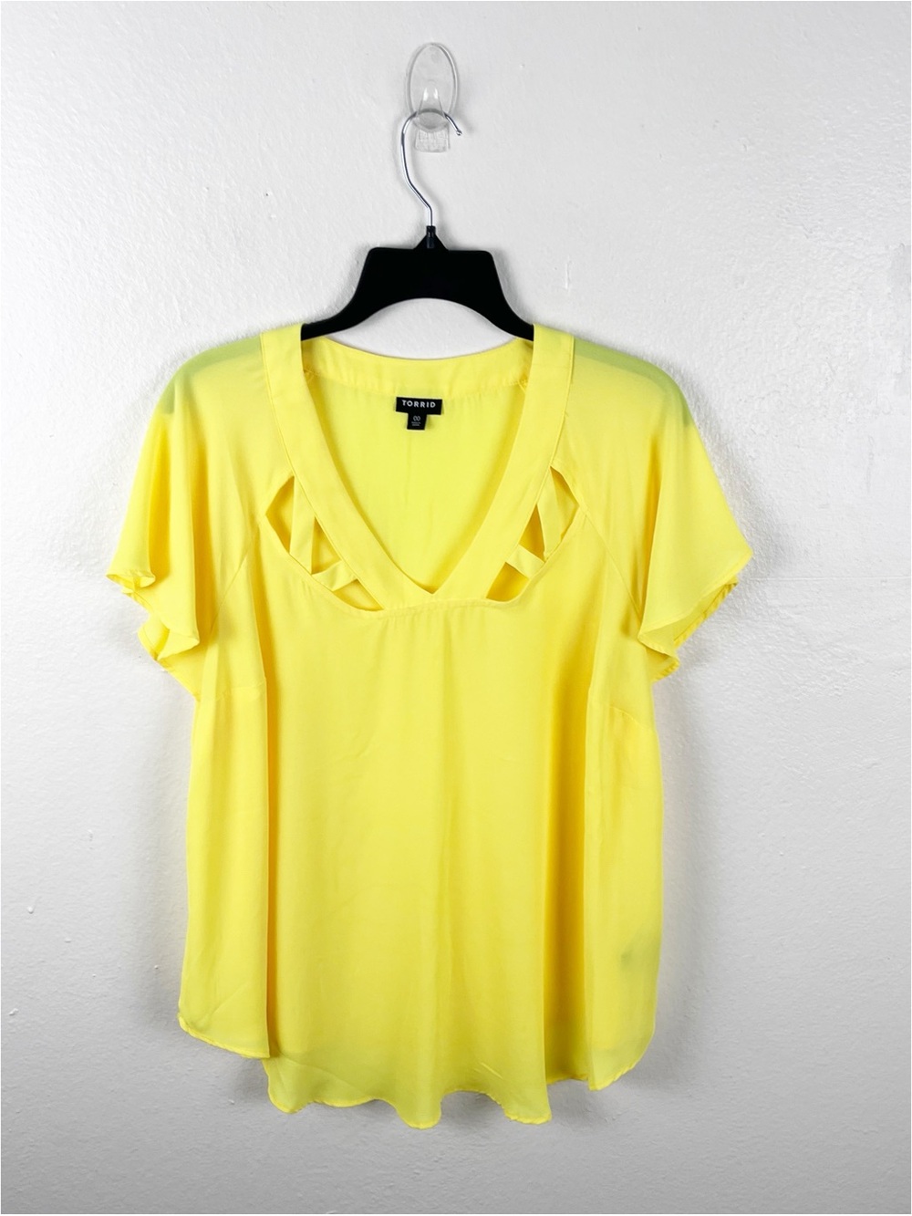 TORRID Yellow Sheer Short Sleeves V-Neck Ruffle Trim Top Size 00 Casual Vibrant